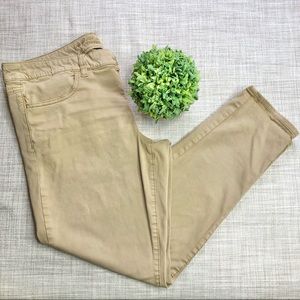 American Eagle stretch khaki jeggings, short